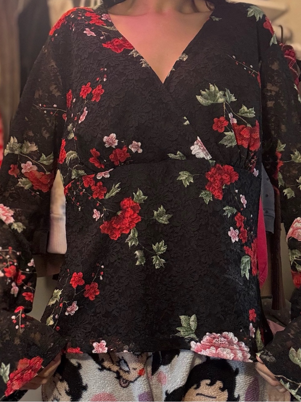 sz medium black lace floral v neck long sleeve